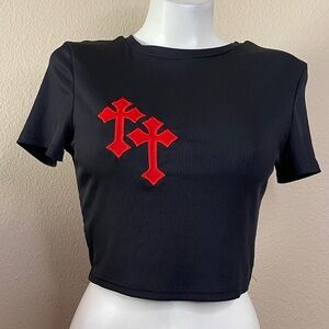 ROMWE black ribbed knit crop tea with red Cross patch embellishment S